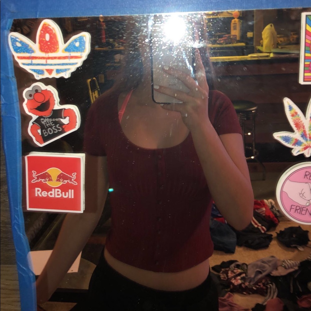 Cropped Red Top - Picture 2 of 2